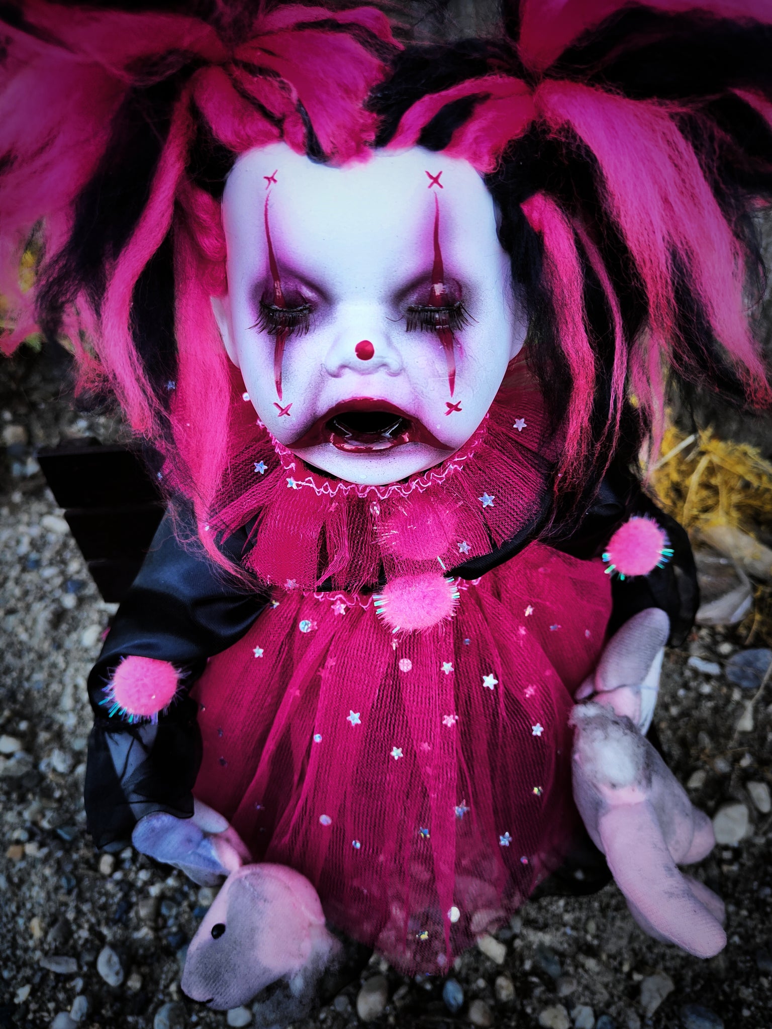 Free vintage creepy doll like girl image - Graf X Quest